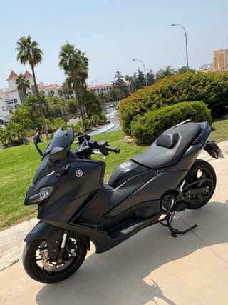 Yamaha Tmax 560 Negra