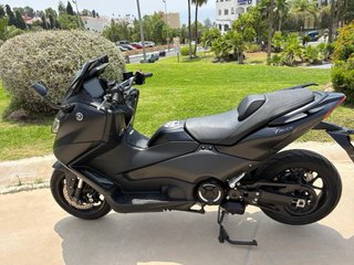 Yamaha Tmax 560 Negra