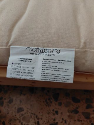 Cama estilo japonés de madera