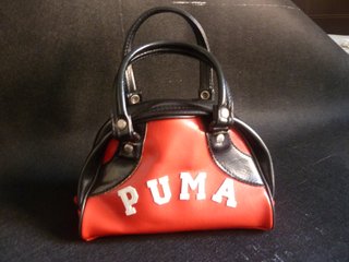 Bolso de mano Puma rojo y negro