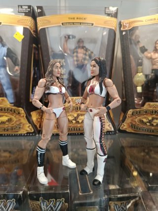 Nikki y Brie Bella WWE Battle Pack Mattel