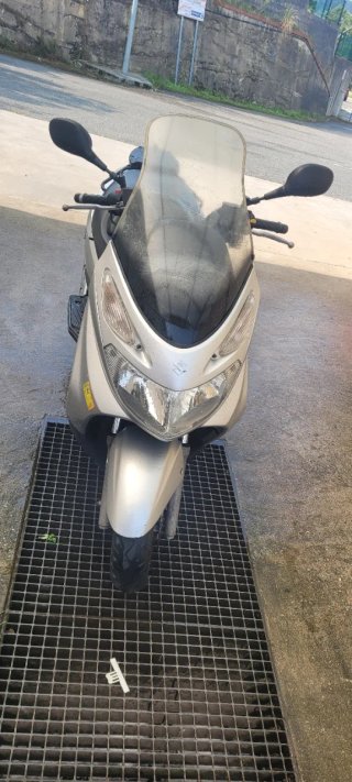 Suzuki Burgman 125 - Scooter Maxi