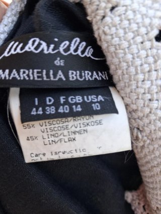 Abito nero con pizzo. Mariella