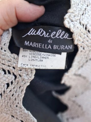 Abito nero con pizzo. Mariella