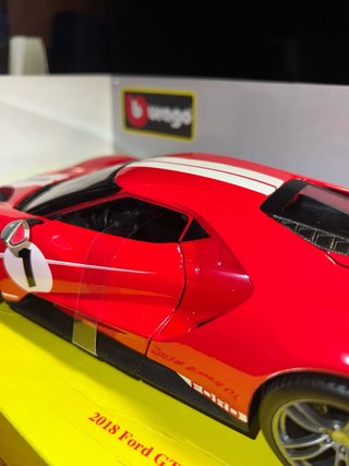 Ford GT 2018 1/18 Bburago