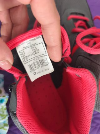 Botas de montaña 2x1 grises y rojas Talla 37y32