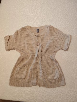 Chaleco beige de punto con botones