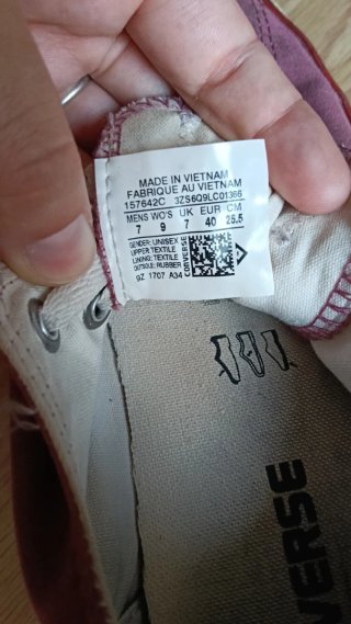 Converse rosas bajas de ante.