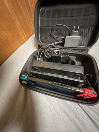 Nintendo Switch con 2 maletines y accesorios