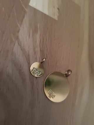 Dos colgantes Tous dorados