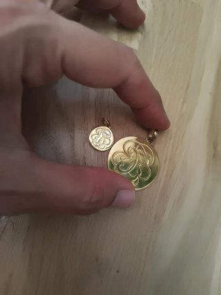 Dos colgantes Tous dorados