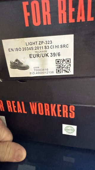 Botas de seguridad para trabajadores.