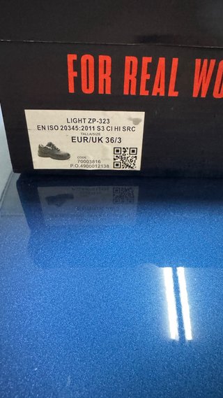 Botas de seguridad para trabajadores.