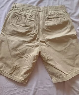Pantalón corto beige talla 38