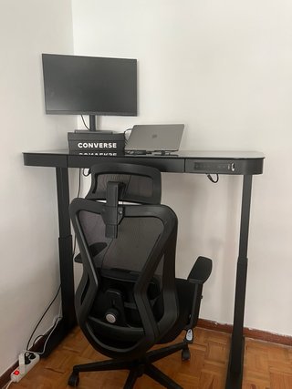 Mesa de trabajo elevable cristal y metal