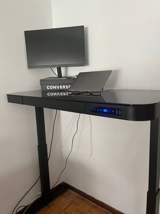 Mesa de trabajo elevable cristal y metal