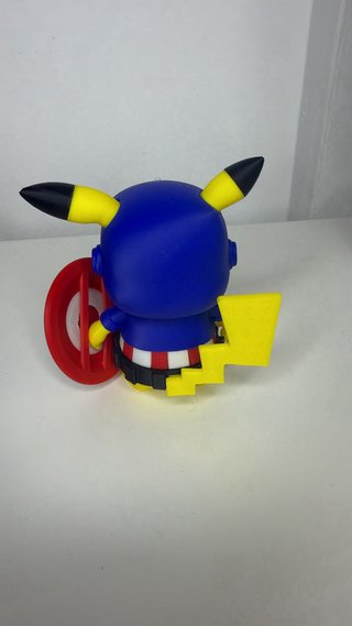 Pikachu Capitán América Figura