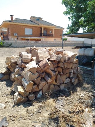 Leña de pino para chimenea