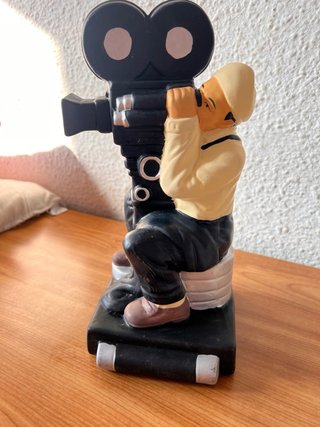Estatua de cámara de cine antigua
