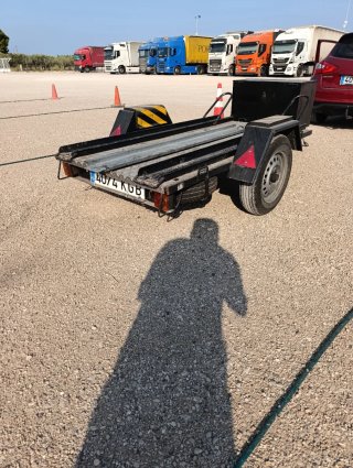 Remolque para moto con caja