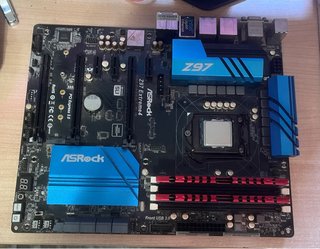 PC: Placa Base + i7 + 16GB RAM