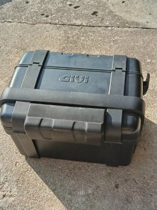 Baúl Givi Trekker 46L
