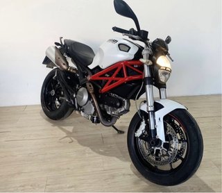 Ducati Monster 796 Roja y Blanca