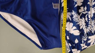 Tankini floral azul marino y blanco, M