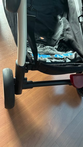 Silla Yoyo Babyzen Negra y Blanca. Seminueva