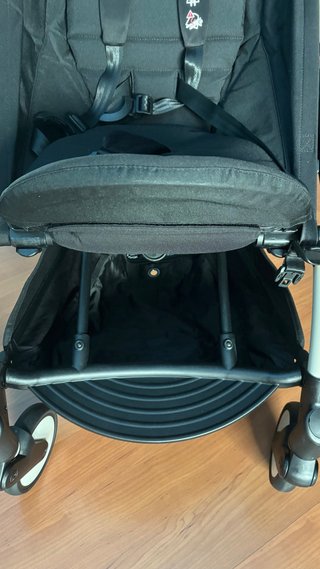 Silla Yoyo Babyzen Negra y Blanca. Seminueva