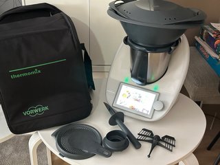 Thermomix TM6 con accesorios y bolsa