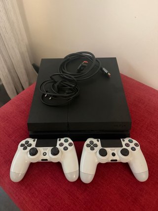 Ps4 Fat 500 GB + 2 Mandos Blancos + extra