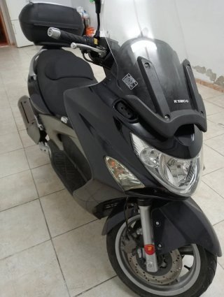Kymco 250cc Maxi Scooter 2008 - 14300 km