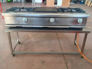 Cocina Fagor con mesa