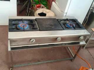 Cocina Fagor con mesa