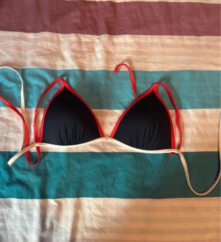 Top bikini negro y rojo