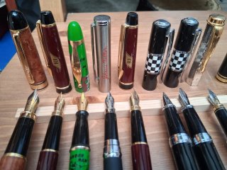 Lote 14 plumas estilográficas y de tinta