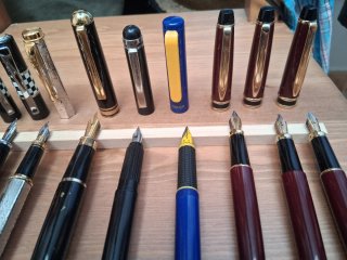 Lote 14 plumas estilográficas y de tinta