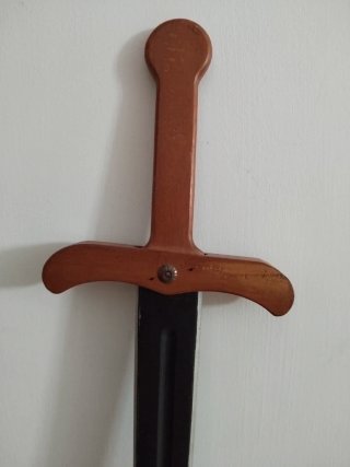 Ballesta y espada de madera infantil