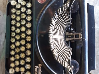 Máquina de escribir Remington Portable #7377