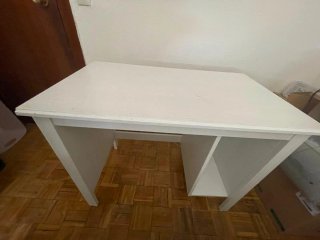 Escritorio de madera blanco