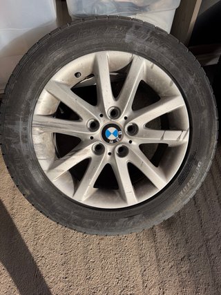 Llanta R16 BMW con neumático