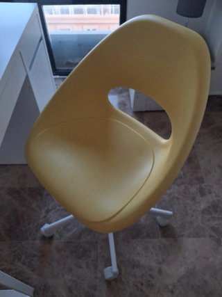 Escritorio IKEA MICKE + Silla LOBERGET