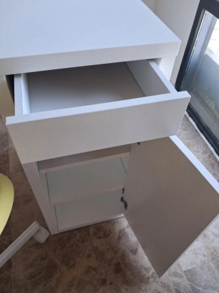 Escritorio IKEA MICKE + Silla LOBERGET