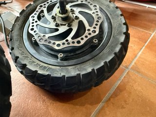 Batería y ruedas patinete eléctrico