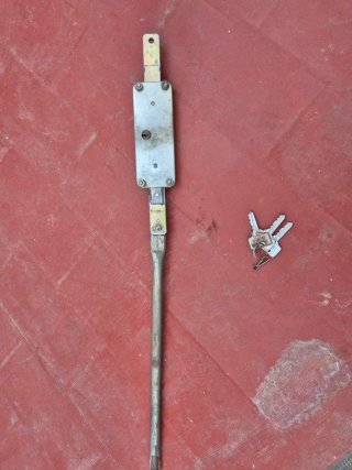 Cerradura de sobreponer para persiana MCM