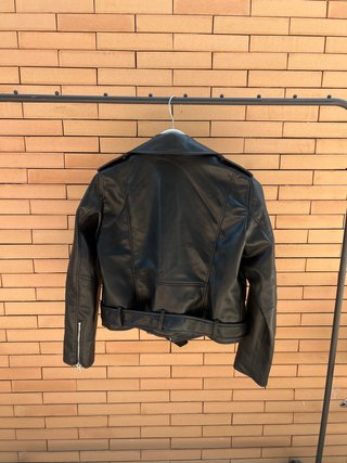 Chaqueta ZARA biker motera negra efecto cuero