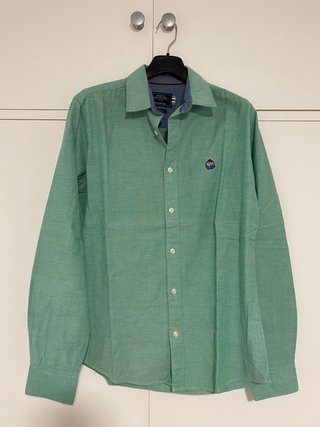 Camisa verde de manga larga