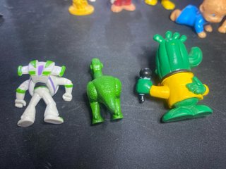 Figuras PVC variadas: Toy Story, Pitufos, etc.