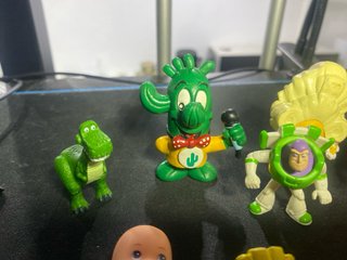 Figuras PVC variadas: Toy Story, Pitufos, etc.